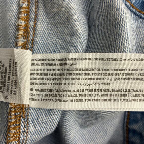 Abercrombie & Fitch Rigid Stone Wash Denim Jacket Womens M Light Wash Distressed - Picture 9 of 9